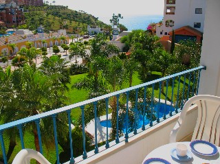 Von der grossen Terrassen haben Sie einen sch�nen Blick in den Garten und auf das Meer