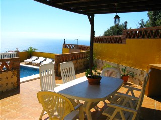 Von der Poolterrasse haben Sie einen sch�nen Blick �ber die Costa Tropical