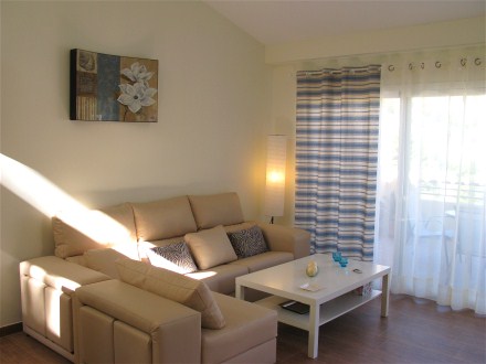 Das gem�tliche Wohnzimmer ist modern und ansprechend eingerichtet