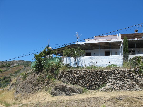 Hier sehen Sie die Finca Cabria mit der �berdachten Terrasse